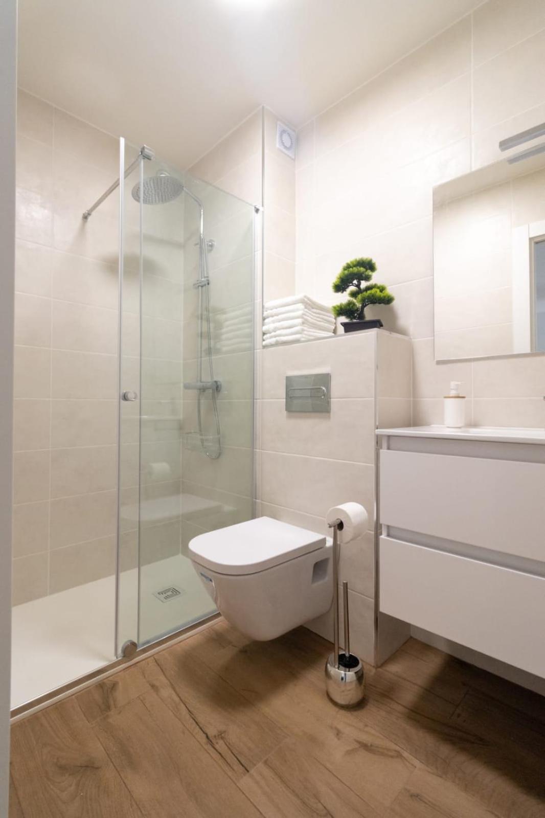 Lujoso Apartamento Entre 2 Playas Con Garaje, Wifi Gijón Extérieur photo